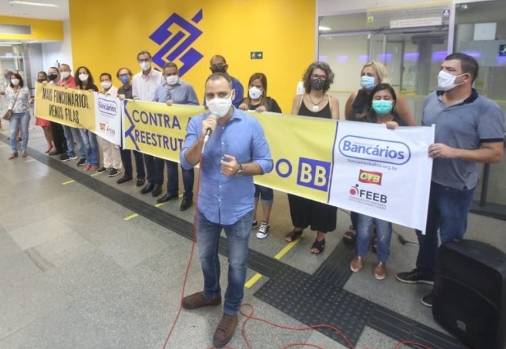 Sindicato dos Bancários da Bahia protesta contra demissões em massa no Banco do Brasil